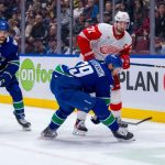 Český brankář se chytil ve Vancouveru a vstřelil gól při svém debutu v NHL