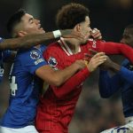 Divoký závěr posledního derby v Goodison Parku: Everton porazil Liverpool a získal body.