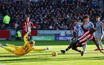 Kinský udržel čisté konto v Premier League, Barcelona oslavuje vítězství