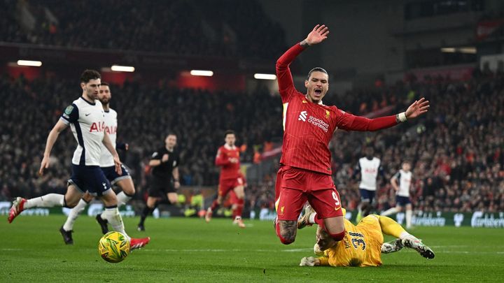 Kinský zahřešil penaltou a Liverpool mu nastřílel čtyři góly v chmurném večeru.