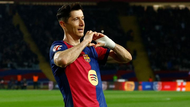 Lewandowski přivedl Barcelonu na první místo v lize, Fila doufá v výhru v Itálii.