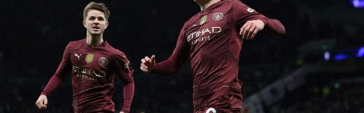 Liverpool zvýšil svůj náskok na Arsenal díky vítězství, Haaland pomohl City k výhře nad Tottenhamem.