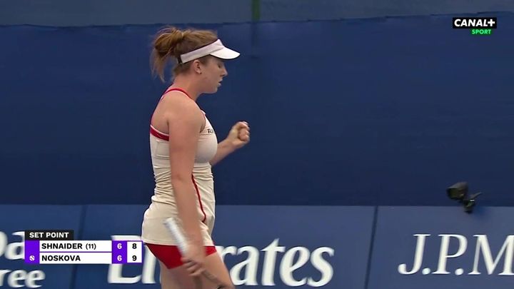 Noskova nebyla zastavena deštěm a porazila nasazenou ruskou soupeřku v Dubaji.