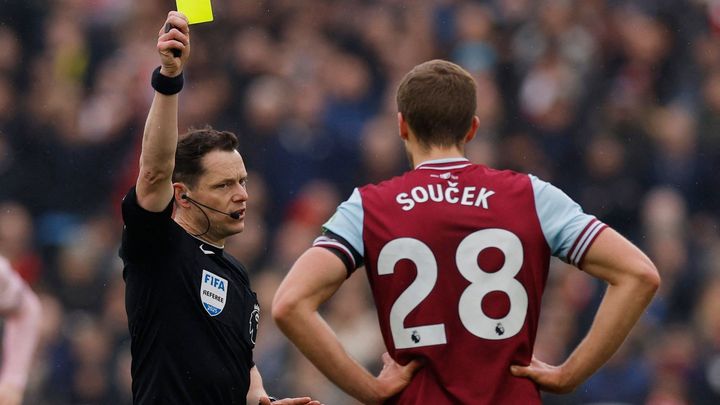 Souček zůstal o půli v šatně, West Ham selhal, Manchester City má nového hrdinu