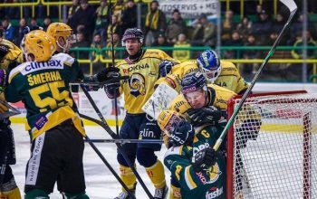 Sudí zakázali podání rukou ve Vsetínském derby kvůli nechutnému chování hráčů - Olesz hlásil ostudu.