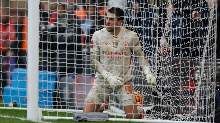 Video: Skvělý gól potopil Manchester City, následná blamáž se podařilo odvrátit jen těsně.