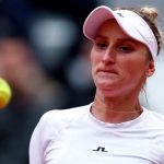 Vondroušová postoupila do čtvrtfinále v Abú Zabí porazivší favorizovanou Kazašku