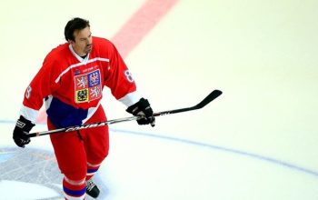 Benýšek popisuje, jak jeho matka bojovala s nemocí a poslala ho do NHL, aby se s ní vyrovnal na ledě.