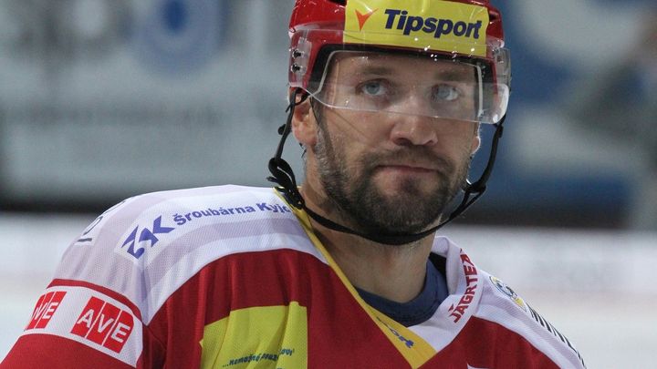 Bývalý obránce NHL Klouček zemřel po autonehodě ve věku 45 let.