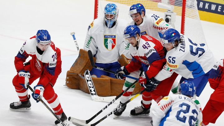 Itálie představuje hrozbu pro české hokejisty. Malý tým se snaží získat nevídaný úspěch na olympijských hrách.