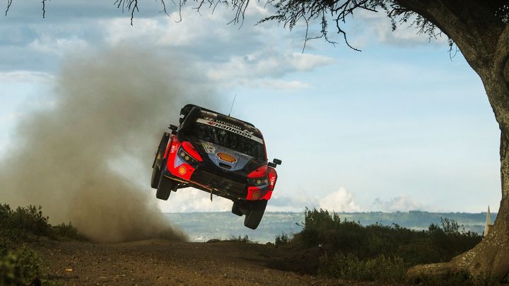 Jak šampion spravoval auto a běhal celou noc na záchodě během Rallye.