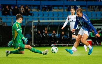 Legia Warsaw s Tomášem Pekhartem prohrála v úvodním zápase osmifinále Konferenční ligy s týmem Molde 2:3.