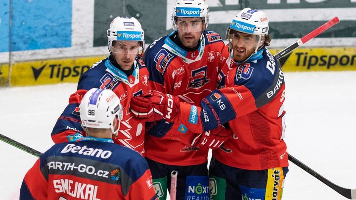 Pardubice porazily Budějovice na jejich domácím ledě a jsou blízko postupu.