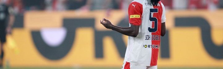 Slavia porazila Jablonec 2:0 díky nevídanému gólu stopera Ogbua a zvýšení skóre z penalty Chorým.