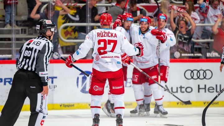 Třinec potvrdil svou sílu v play off a postoupil přes Litvínov do čtvrtfinále.