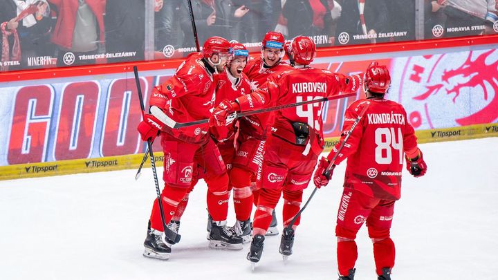 Tým Třince zvládl dramatickou koncovku a porazil Spartu, Hradec Králové otočil výsledek ve prospěch Boleslavi.