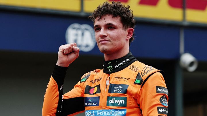 Vítězem prvního letošního kvalifikačního závodu F1 se stal Norris, který porazil Piastra. Závod byl označen oranžovou barvou.