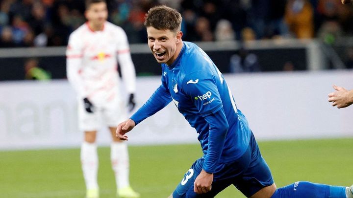 Hložek opět skóroval v zahraničních ligách, Bayern blízko dalšího titulu