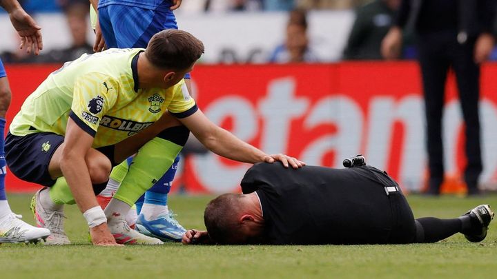 Jaká byla kuriozita v Anglii, když Vardy použil píšťalku rozhodčího k přerušení hry?