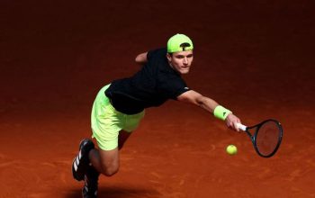 Menšík utrpěl porážku kvůli zranění kotníku a nezvládl klíčový tie-break.