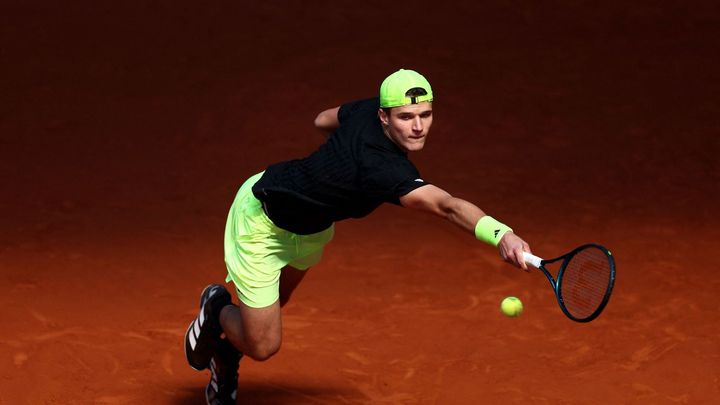Menšík utrpěl porážku kvůli zranění kotníku a nezvládl klíčový tie-break.