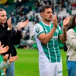 Muž nazývaný "Vršovický Gattuso" projevil sílu i na hřbitově během své rozlučky, která připomínala scénu z Netflixu.