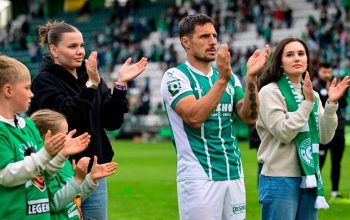Muž nazývaný "Vršovický Gattuso" projevil sílu i na hřbitově během své rozlučky, která připomínala scénu z Netflixu.