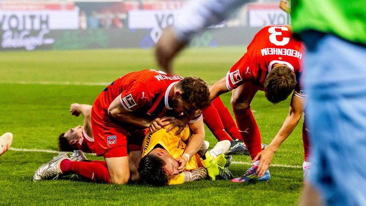 Zápas v Německu skončil dramaticky: Brankář utrpěl otřes mozku, útočník bojoval o život.